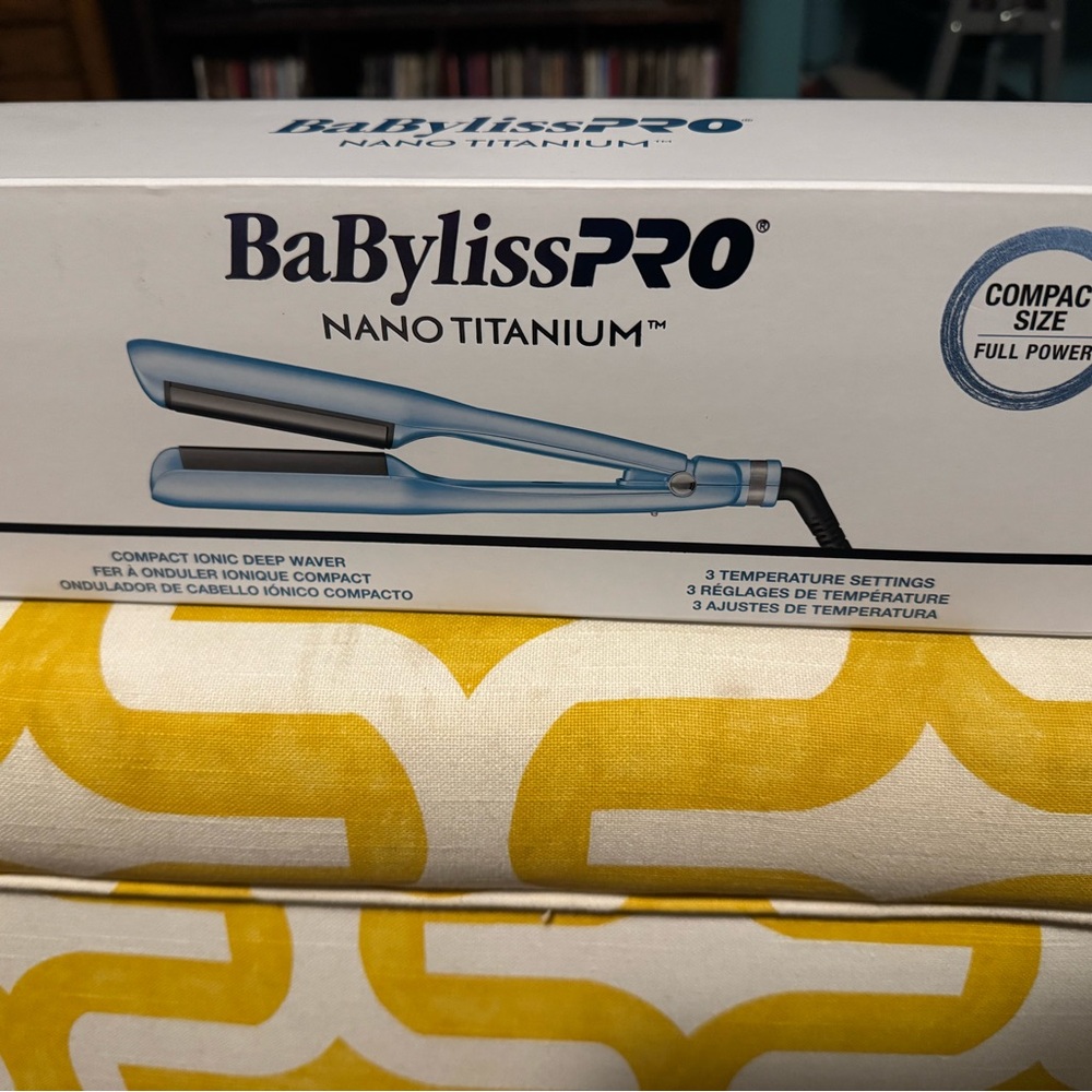 BaBylissPRO Nano Titanium Hair Waver- compact size